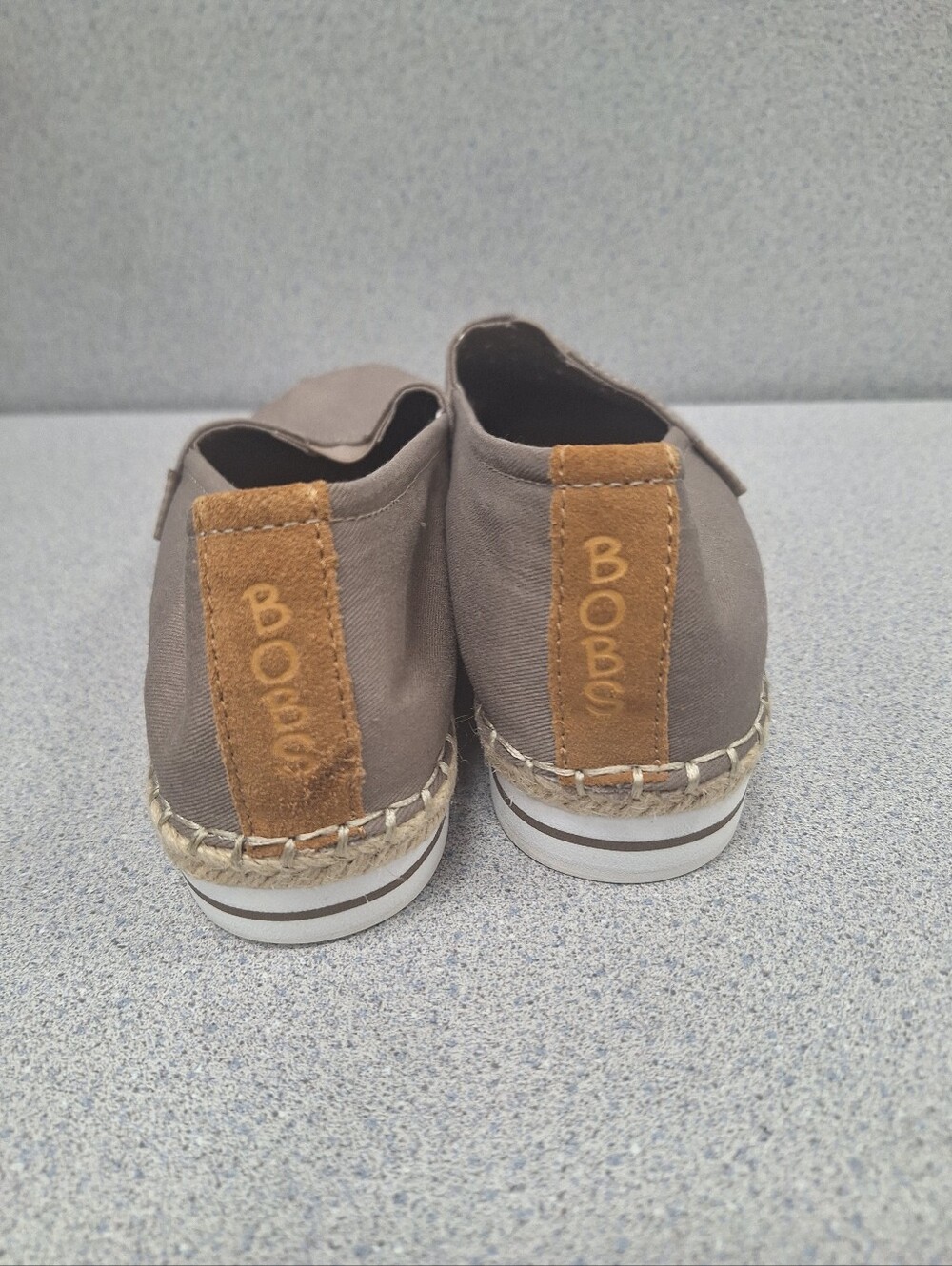 BOBS by Skechers Taupe Slip-On Espadrille Flats Size 8M - Picture 4 of 6
